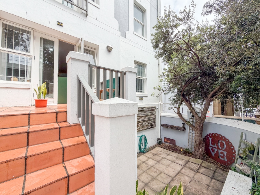 1 Bedroom Property for Sale in Oranjezicht Western Cape